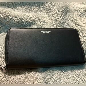 NWOT Marc Jacobs Long Wallet